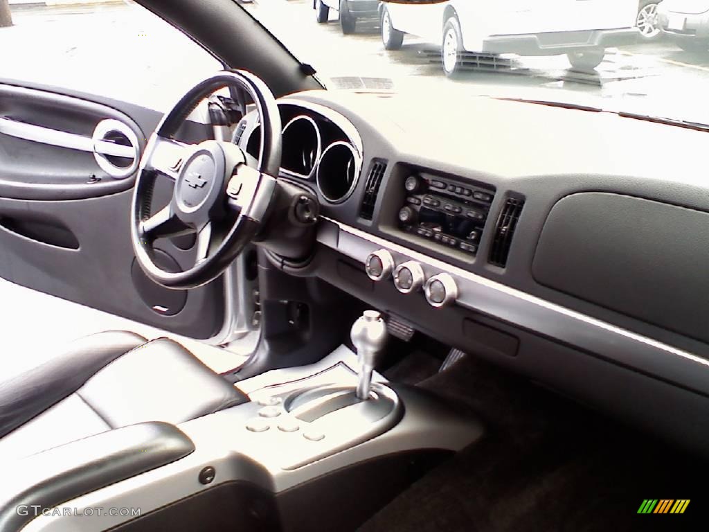 2004 SSR  - Ricochet Silver Metallic / Ebony photo #12