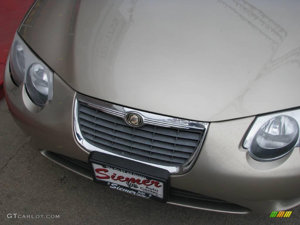 2002 300 M Sedan - Light Almond Pearl / Light Taupe photo #8