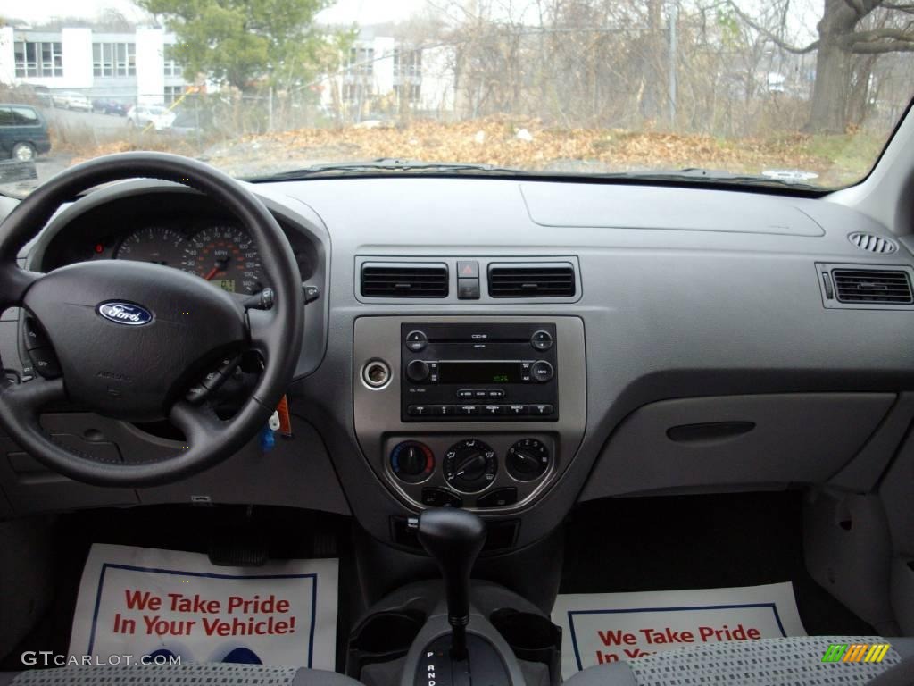 2005 Focus ZXW SES Wagon - Light Tundra Metallic / Dark Pebble/Light Pebble photo #7