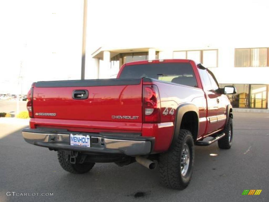 2003 Silverado 2500HD LS Extended Cab 4x4 - Victory Red / Dark Charcoal photo #5