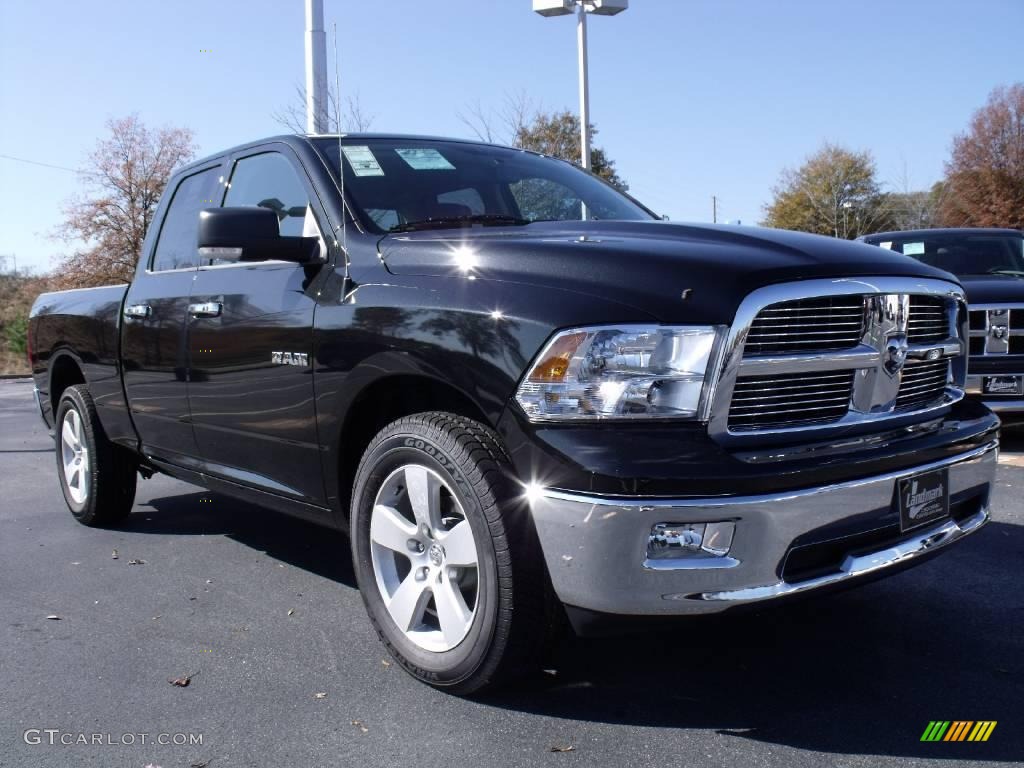 2010 Ram 1500 Big Horn Quad Cab - Brilliant Black Crystal Pearl / Dark Slate Gray photo #4