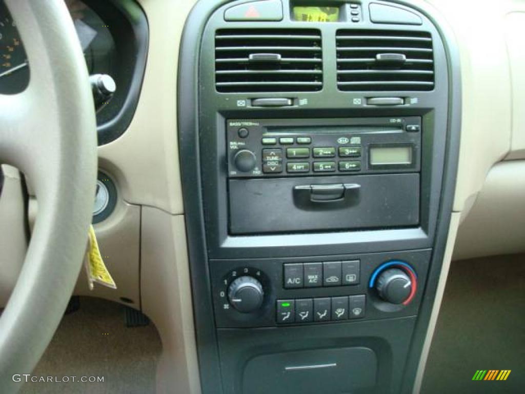 2005 Optima LX - Pearl White / Beige photo #13