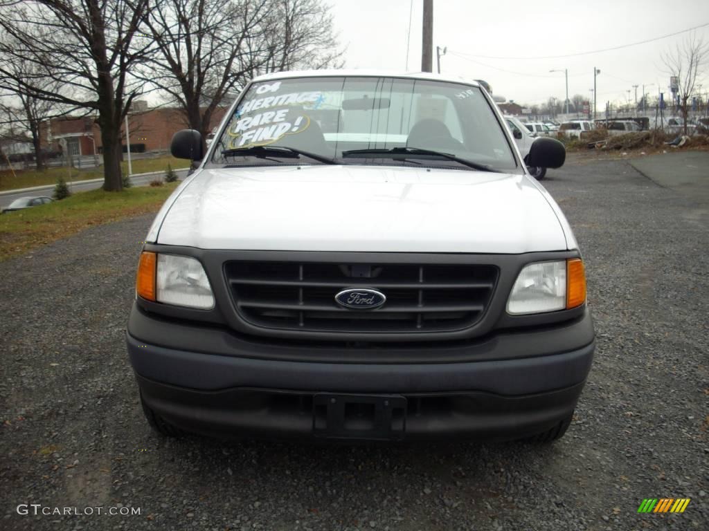 2004 F150 XL Heritage Regular Cab - Oxford White / Medium Graphite photo #3