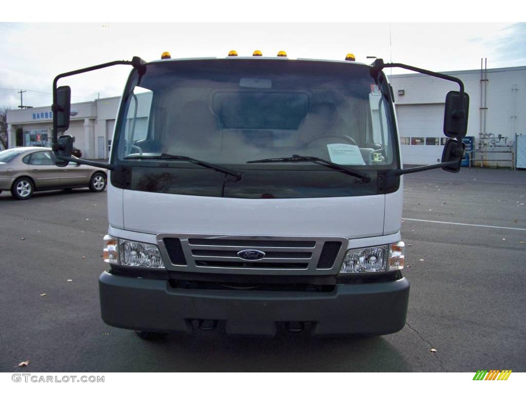 2006 LCF Truck LCF-45 Dump Truck - Oxford White / Medium Graphite photo #2