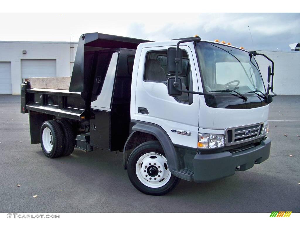 2006 LCF Truck LCF-45 Dump Truck - Oxford White / Medium Graphite photo #3