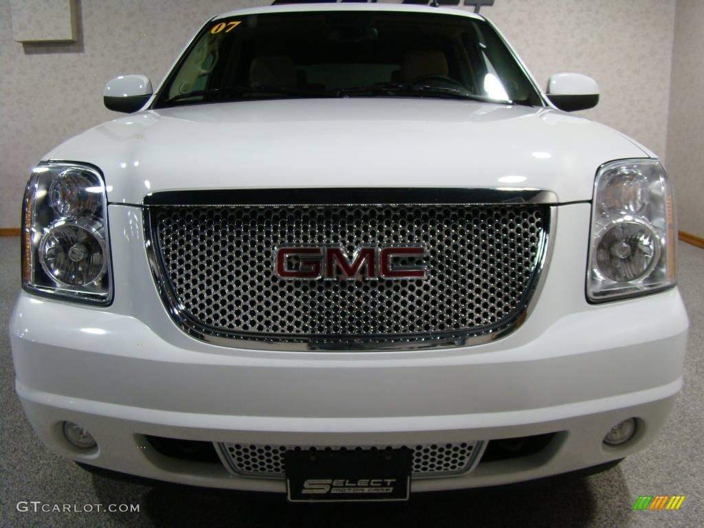 2009 Yukon Denali AWD - Summit White / Cocoa/Light Cashmere photo #2