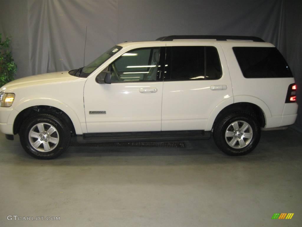 2008 Explorer XLT 4x4 - White Suede / Camel photo #2