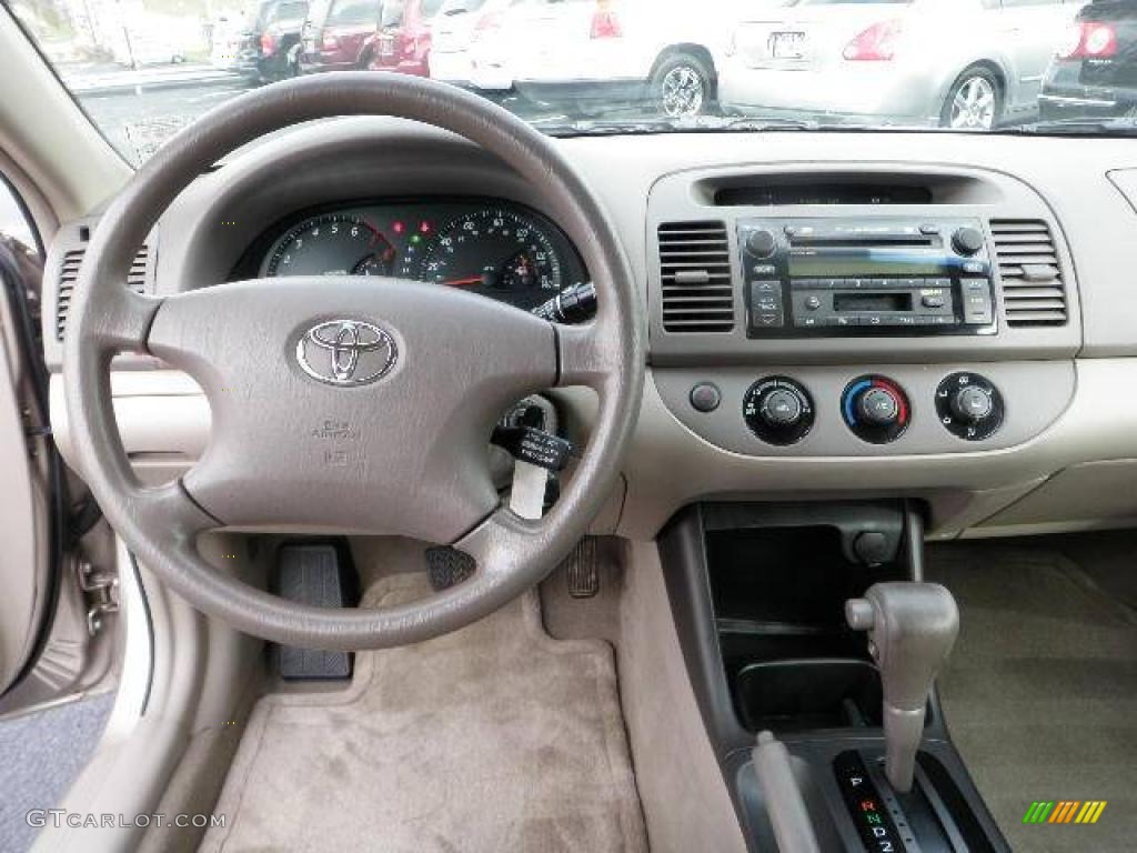 2003 Camry LE - Desert Sand Mica / Taupe photo #14