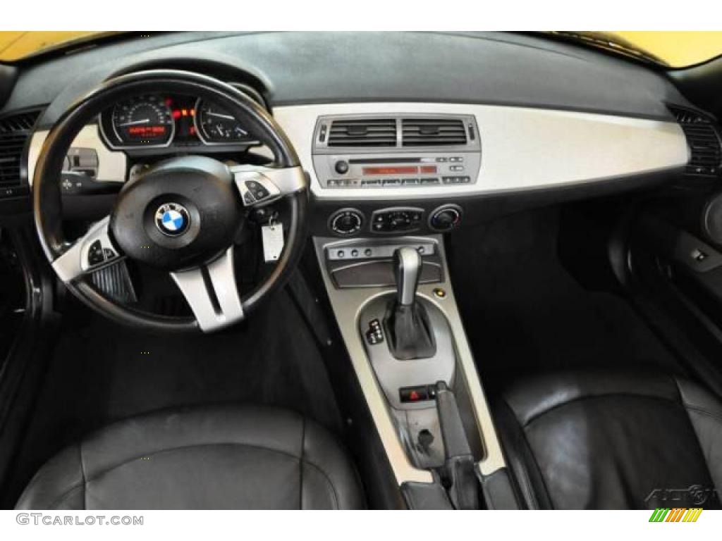 2004 Z4 3.0i Roadster - Black Sapphire Metallic / Black photo #27