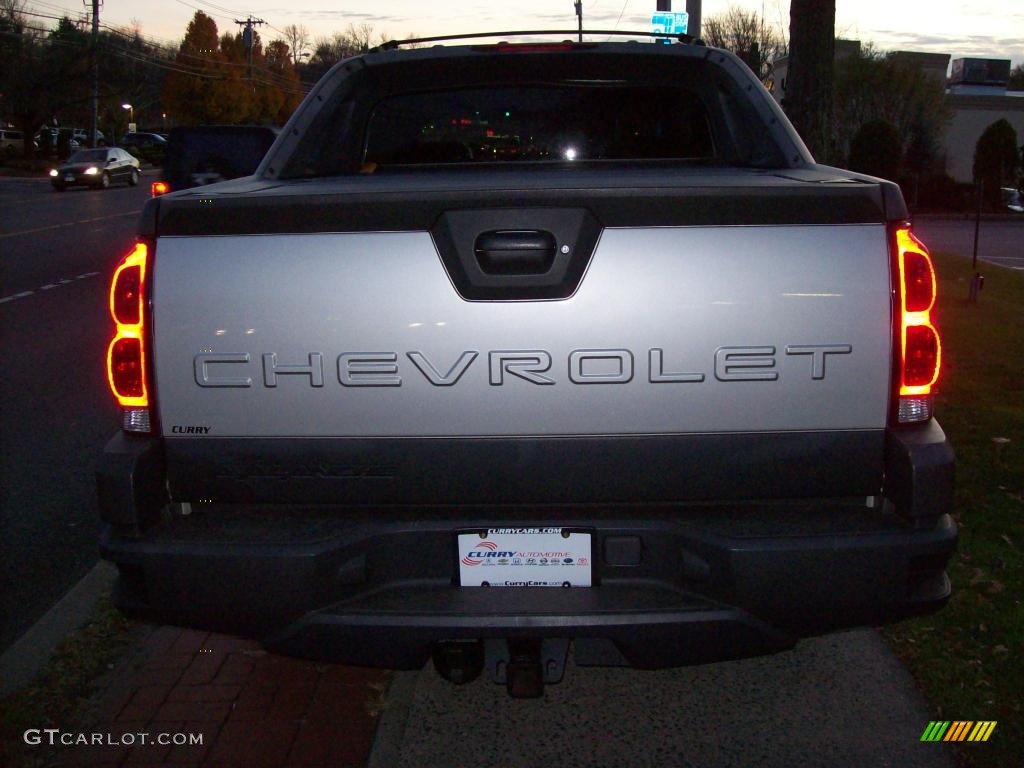 2005 Avalanche LS 4x4 - Sandstone Metallic / Gray/Dark Charcoal photo #5