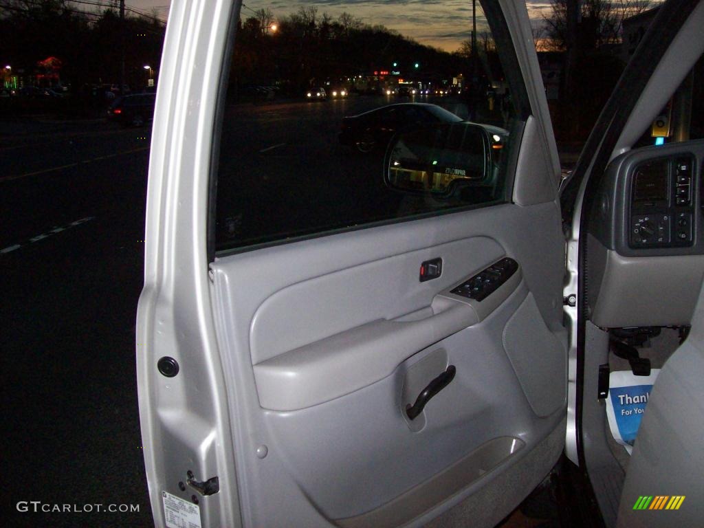 2005 Avalanche LS 4x4 - Sandstone Metallic / Gray/Dark Charcoal photo #24