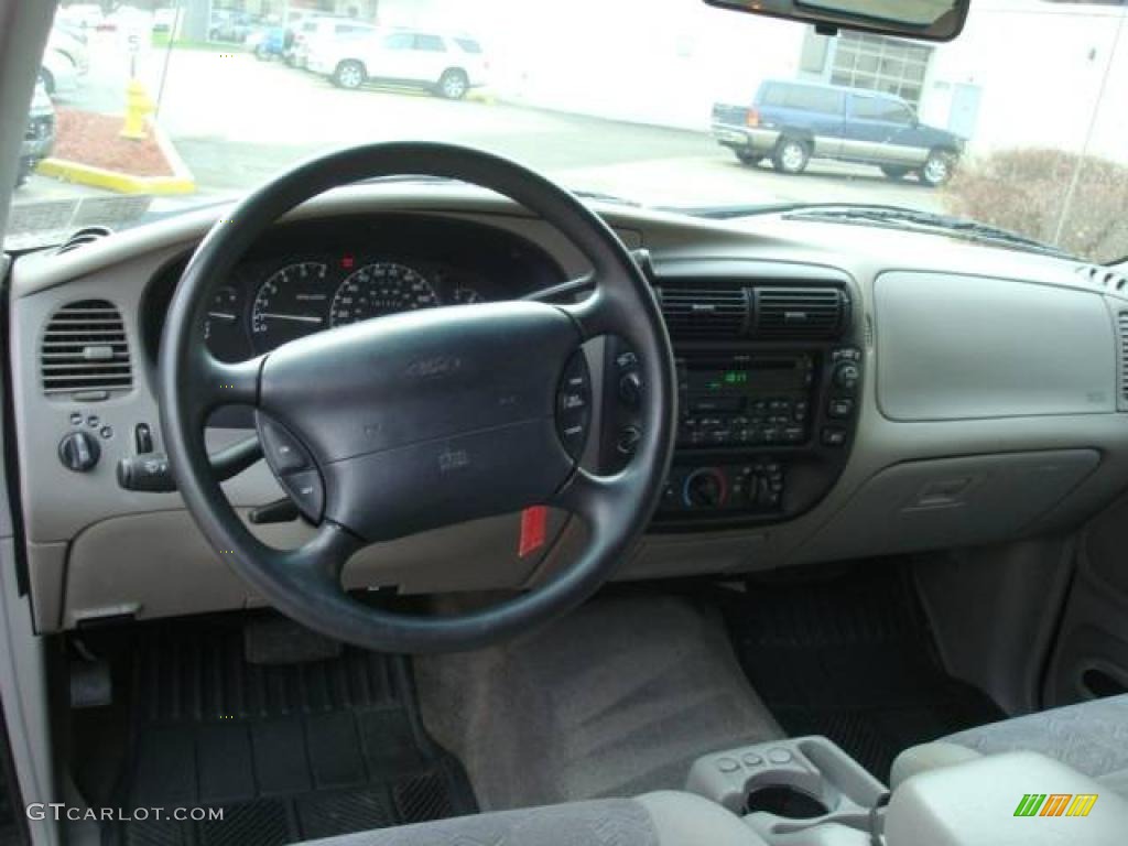 1999 Explorer XLS 4x4 - Black Clearcoat / Medium Graphite Grey photo #10