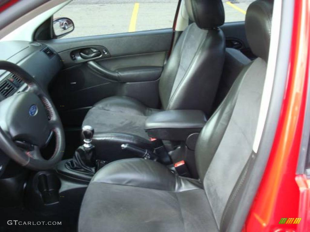 2006 Focus ZX4 SE Sedan - Infra-Red / Charcoal/Charcoal photo #7