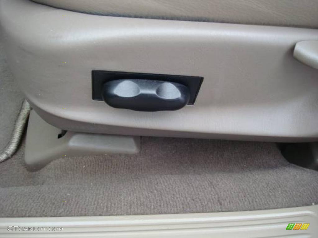 2003 Taurus SEL - Black / Medium Parchment photo #15