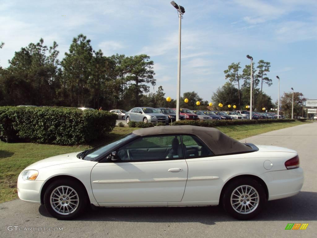 2005 Sebring Touring Convertible - Stone White / Light Taupe photo #2