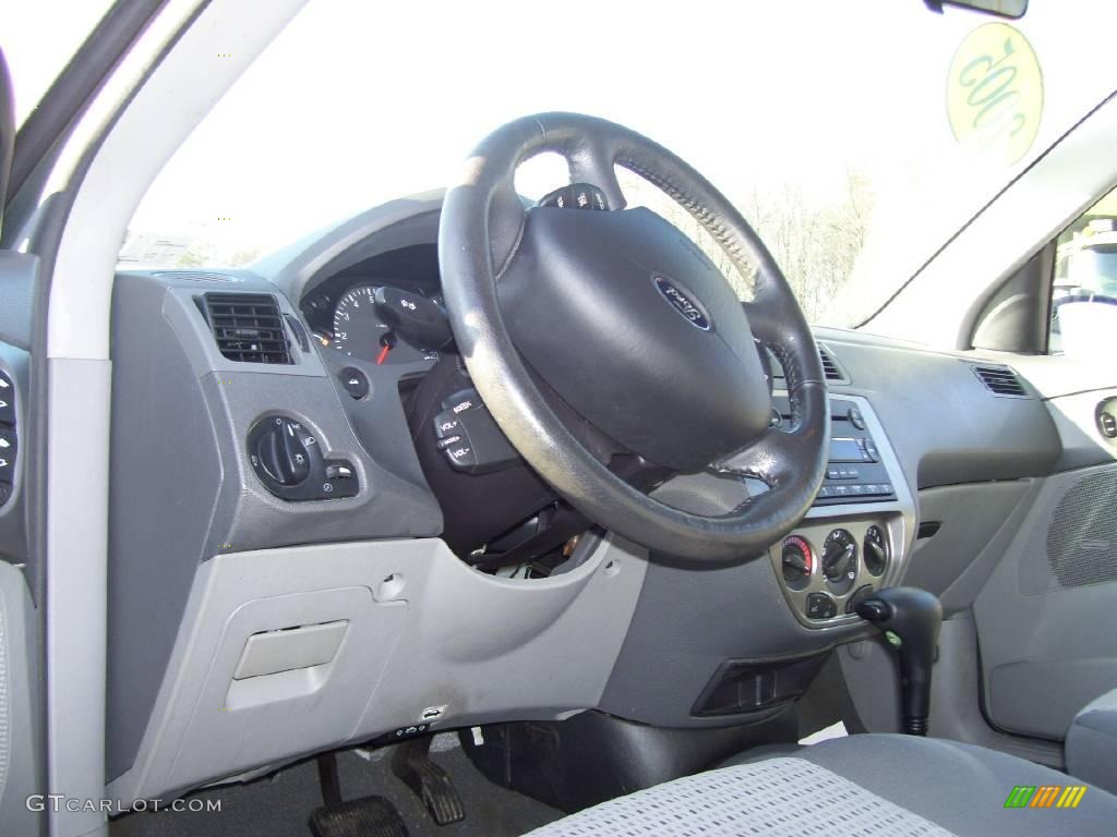 2005 Focus ZXW SES Wagon - Light Tundra Metallic / Dark Flint/Light Flint photo #8