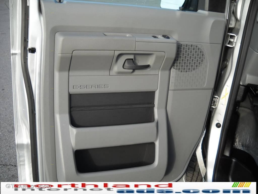 2009 E Series Van E350 Super Duty XLT Passenger - Brilliant Silver Metallic / Medium Flint photo #9