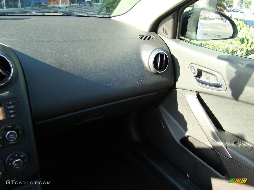 2009 G6 V6 Sedan - Summit White / Ebony photo #16