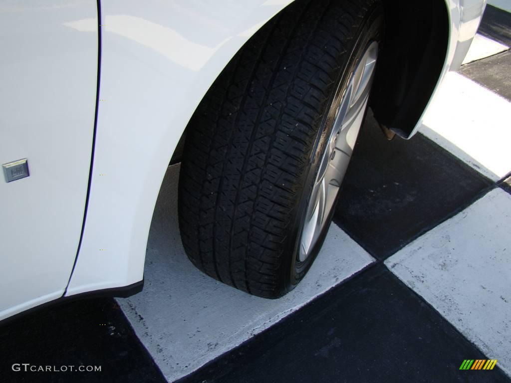 2009 G6 V6 Sedan - Summit White / Ebony photo #24