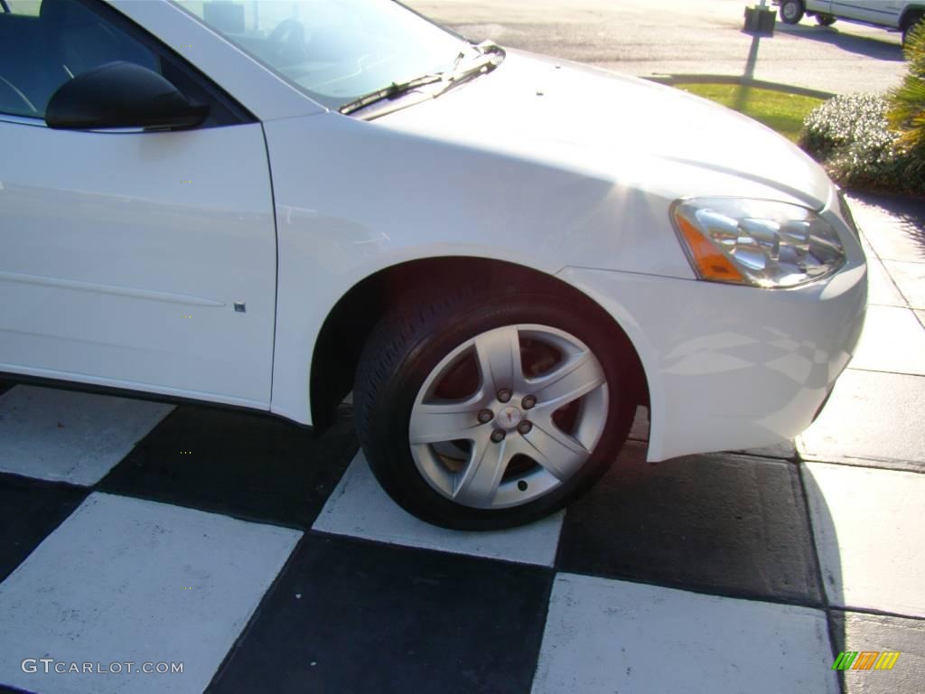 2009 G6 V6 Sedan - Summit White / Ebony photo #25