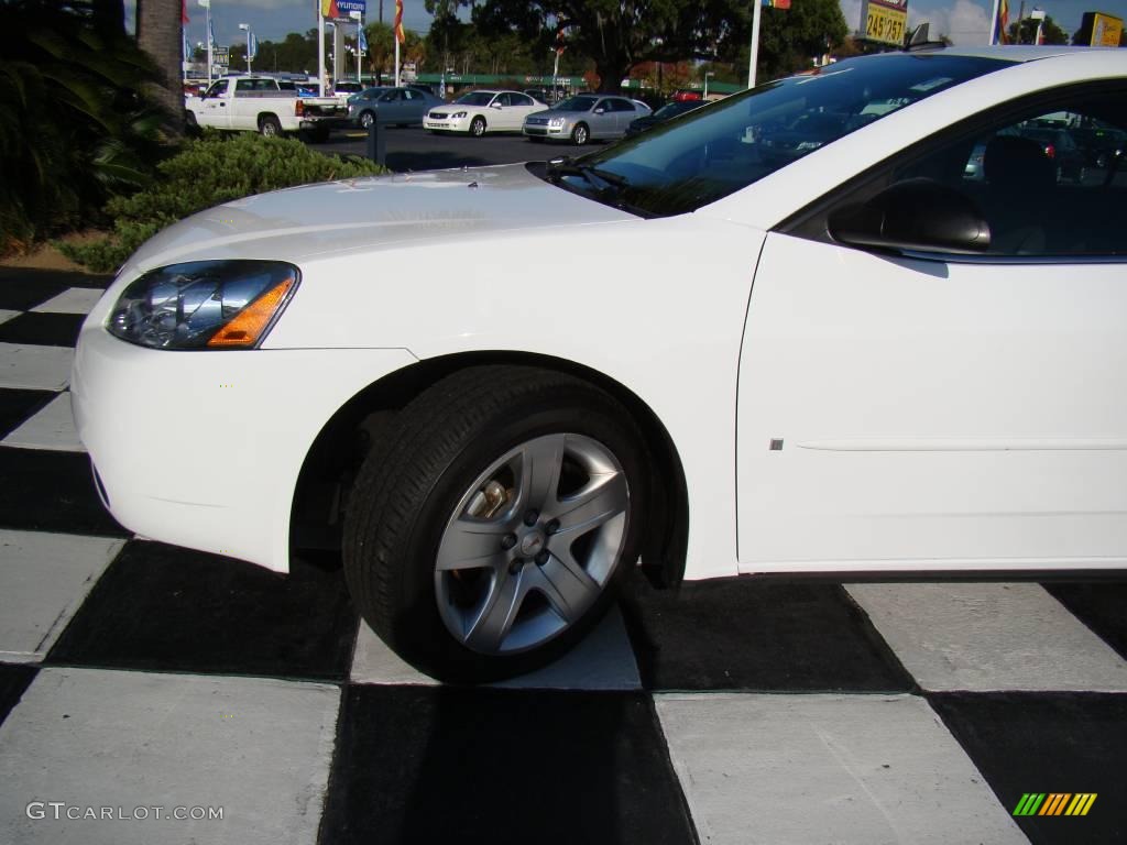 2009 G6 V6 Sedan - Summit White / Ebony photo #26