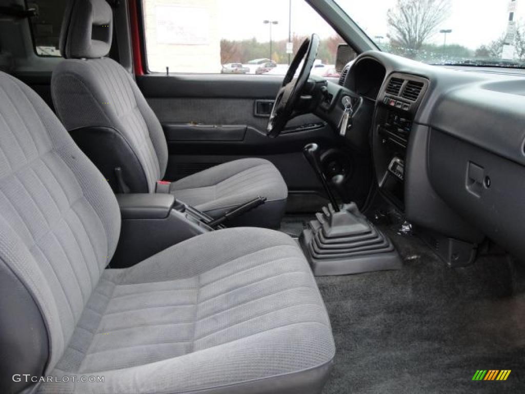 1995 Hardbody Truck SE V6 Extended Cab 4x4 - Aztec Red / Gray photo #14