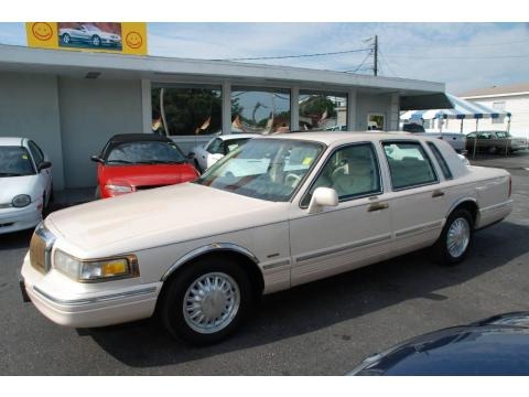 1995 Lincoln Town Car Cartier Data, Info and Specs