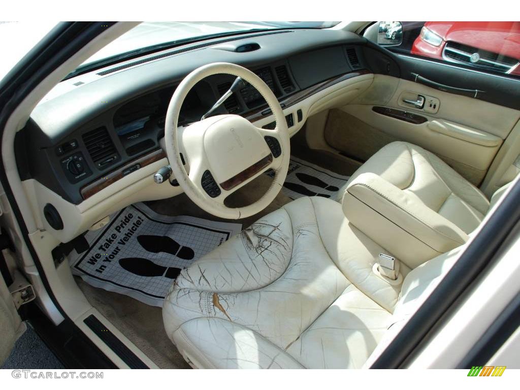 1995 Town Car Cartier - Pumice Pearl Metallic / Tan photo #11