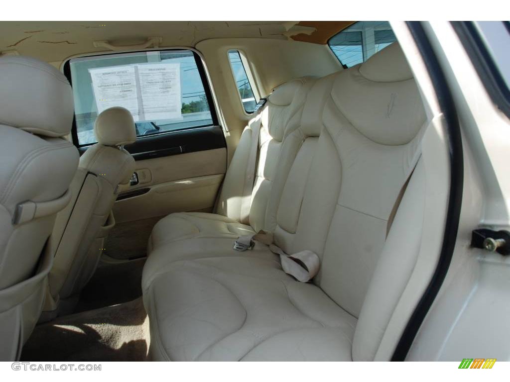 1995 Town Car Cartier - Pumice Pearl Metallic / Tan photo #19