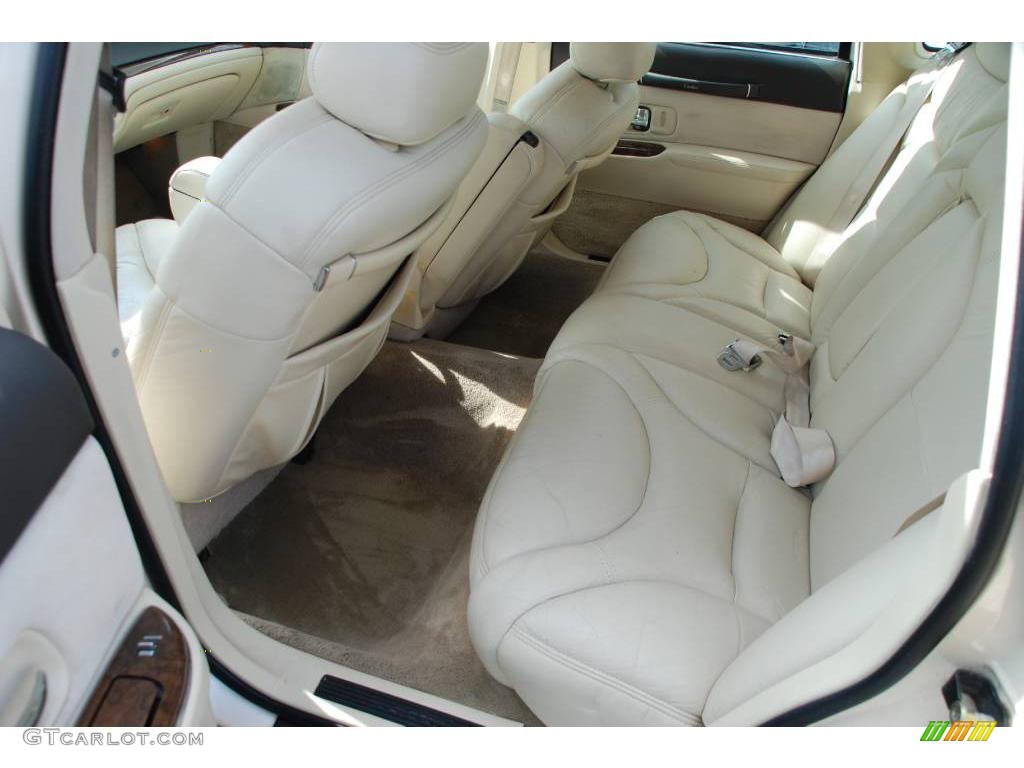 1995 Town Car Cartier - Pumice Pearl Metallic / Tan photo #20