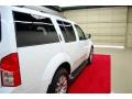 2009 White Frost Nissan Pathfinder LE  photo #7