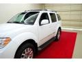 2009 White Frost Nissan Pathfinder LE  photo #12
