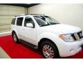 2009 White Frost Nissan Pathfinder LE  photo #14