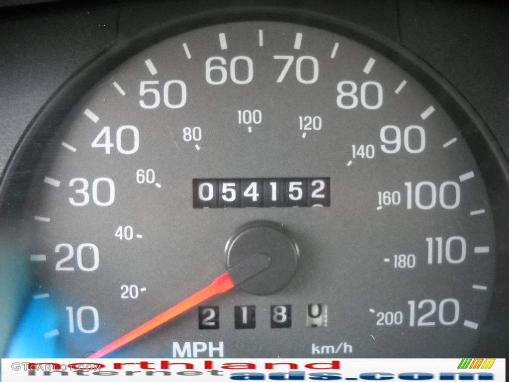 2004 Grand Marquis GS - Light Ice Blue Metallic / Light Flint photo #20