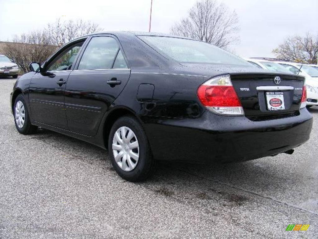 2006 Camry LE - Black / Stone Gray photo #5