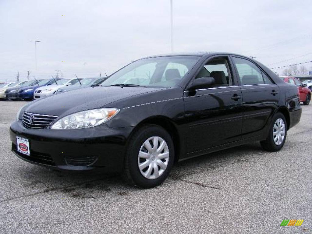 2006 Camry LE - Black / Stone Gray photo #7