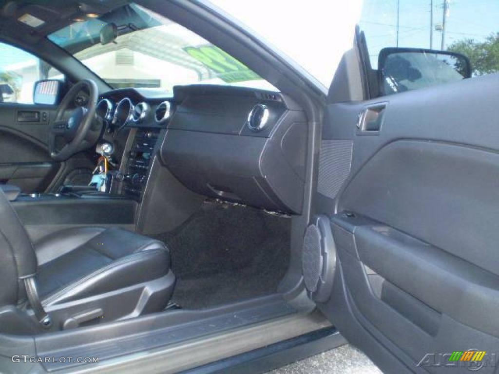 2005 Mustang V6 Premium Coupe - Mineral Grey Metallic / Dark Charcoal photo #17