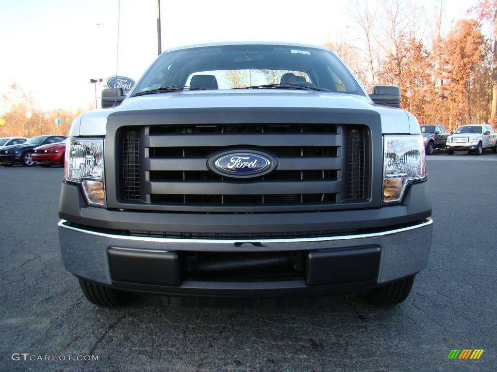 2010 F150 XL Regular Cab - Ingot Silver Metallic / Medium Stone photo #7