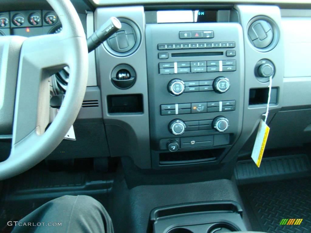 2010 F150 XL Regular Cab - Ingot Silver Metallic / Medium Stone photo #20