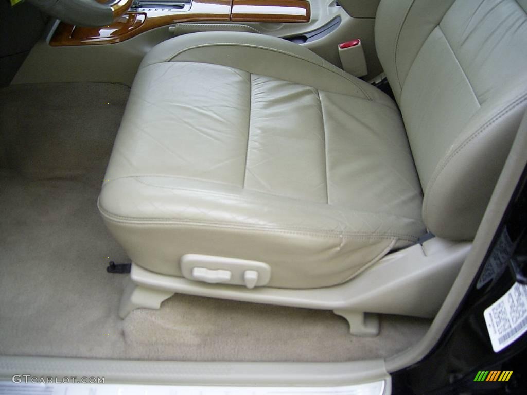 2003 QX4 4x4 - Black Obsidian / Stone Beige photo #8