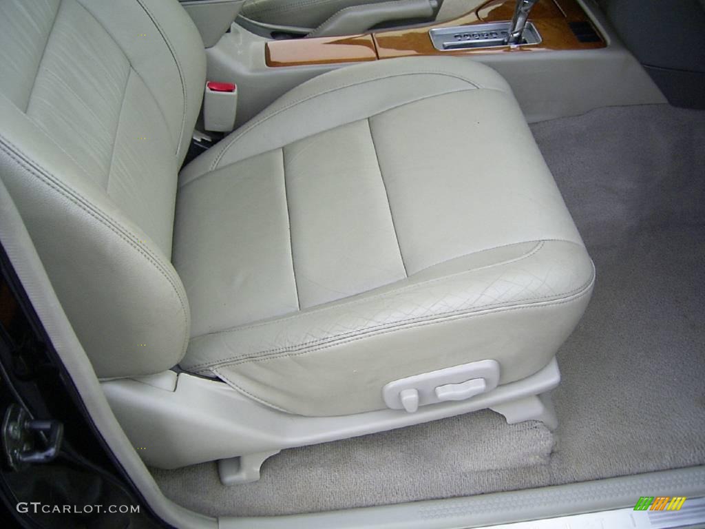 2003 QX4 4x4 - Black Obsidian / Stone Beige photo #14