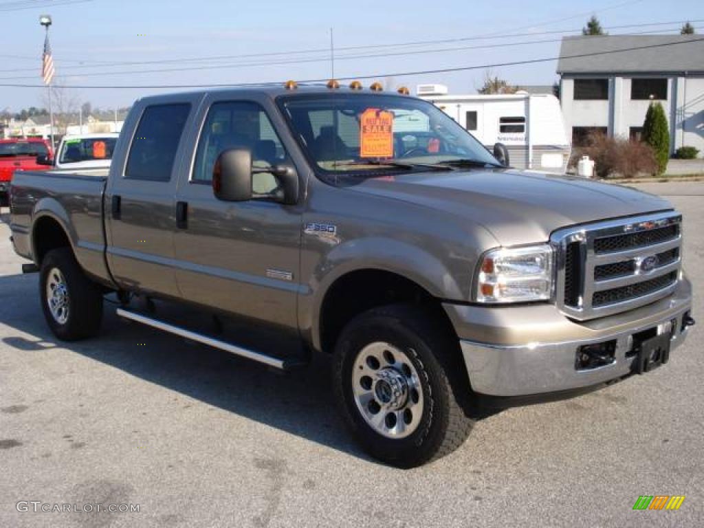 2006 F350 Super Duty XLT Crew Cab 4x4 - Arizona Beige Metallic / Tan photo #17