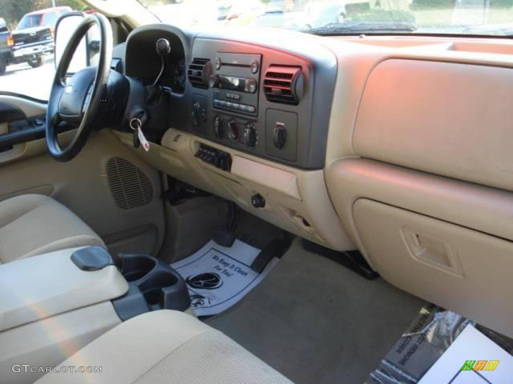 2006 F350 Super Duty XLT Crew Cab 4x4 - Arizona Beige Metallic / Tan photo #42