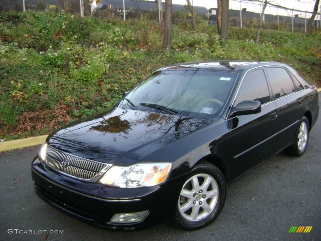 2001 Avalon XLS - Black / Ivory photo #2