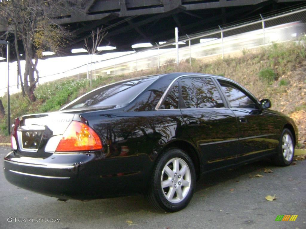 2001 Avalon XLS - Black / Ivory photo #10