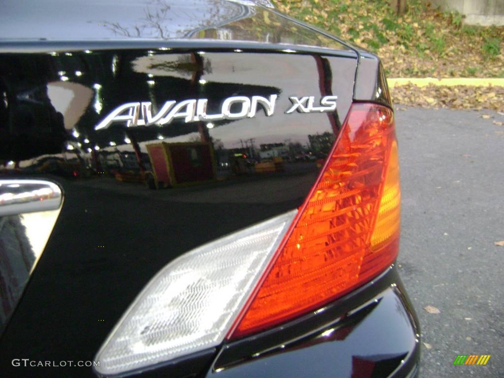 2001 Avalon XLS - Black / Ivory photo #11