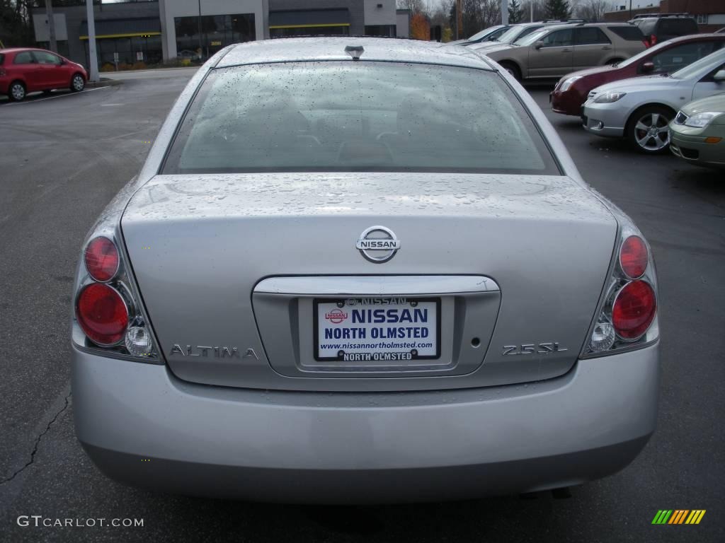 2005 Altima 2.5 SL - Sheer Silver Metallic / Charcoal photo #7
