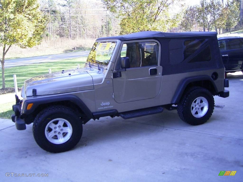 2004 Wrangler Unlimited 4x4 - Light Khaki Metallic / Dark Slate Gray photo #2