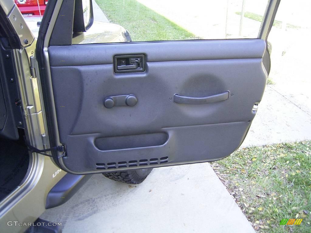 2004 Wrangler Unlimited 4x4 - Light Khaki Metallic / Dark Slate Gray photo #16