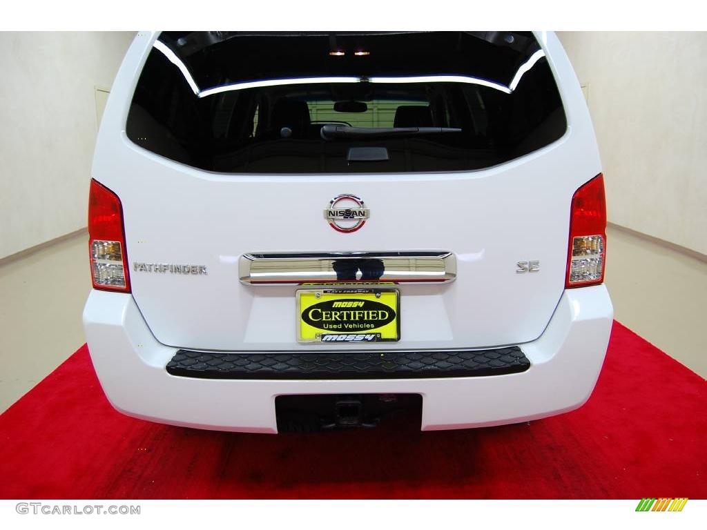 2006 Pathfinder SE - Avalanche White / Graphite photo #8